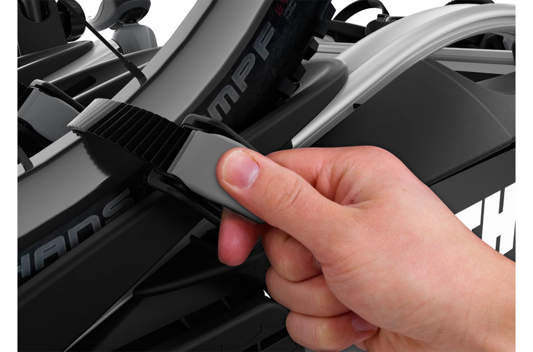 Thule 927002 VeloCompact 3bike 7pin Image 40