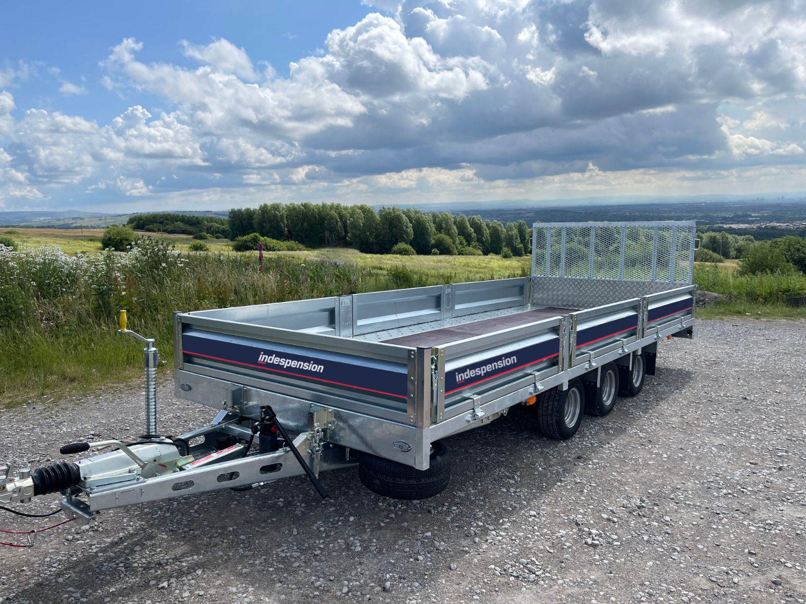 U-Tilt Flatbed with Landscape 